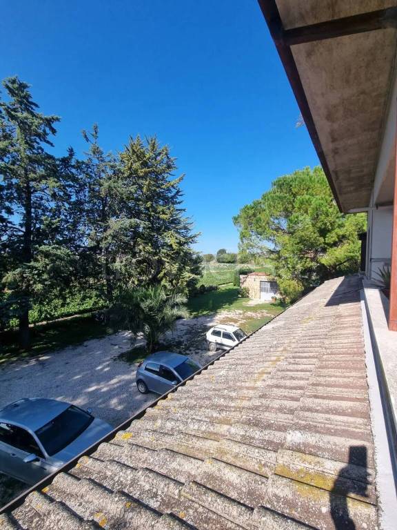 appartamento in vendita a Montecosaro in zona Borgo Stazione