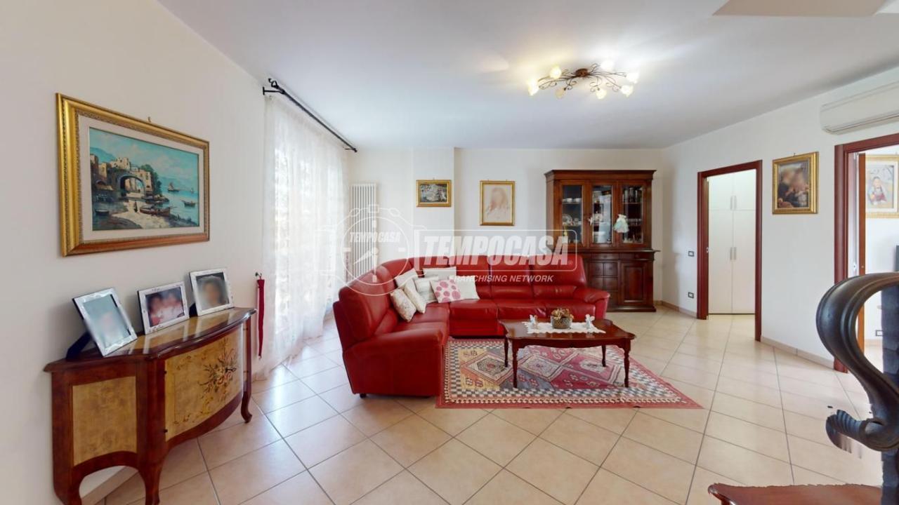 casa indipendente in vendita a Montecosaro in zona Borgo Stazione