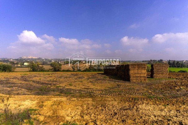 terreno agricolo in vendita a Montecosaro in zona Borgo Stazione