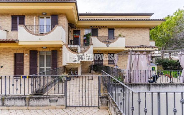 appartamento in vendita a Montecosaro in zona Borgo Stazione