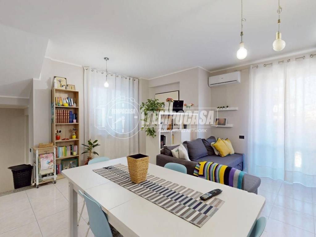 casa indipendente in vendita a Montecosaro in zona Borgo Stazione