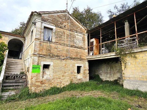 casa indipendente in vendita a Montecosaro