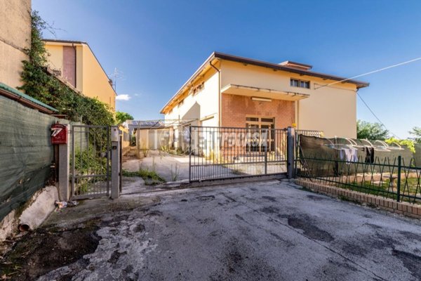 casa indipendente in vendita a Montecosaro