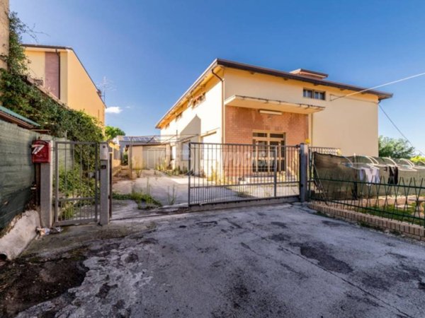 casa indipendente in vendita a Montecosaro