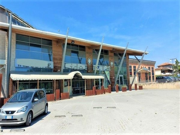 locale commerciale in vendita a Montecosaro
