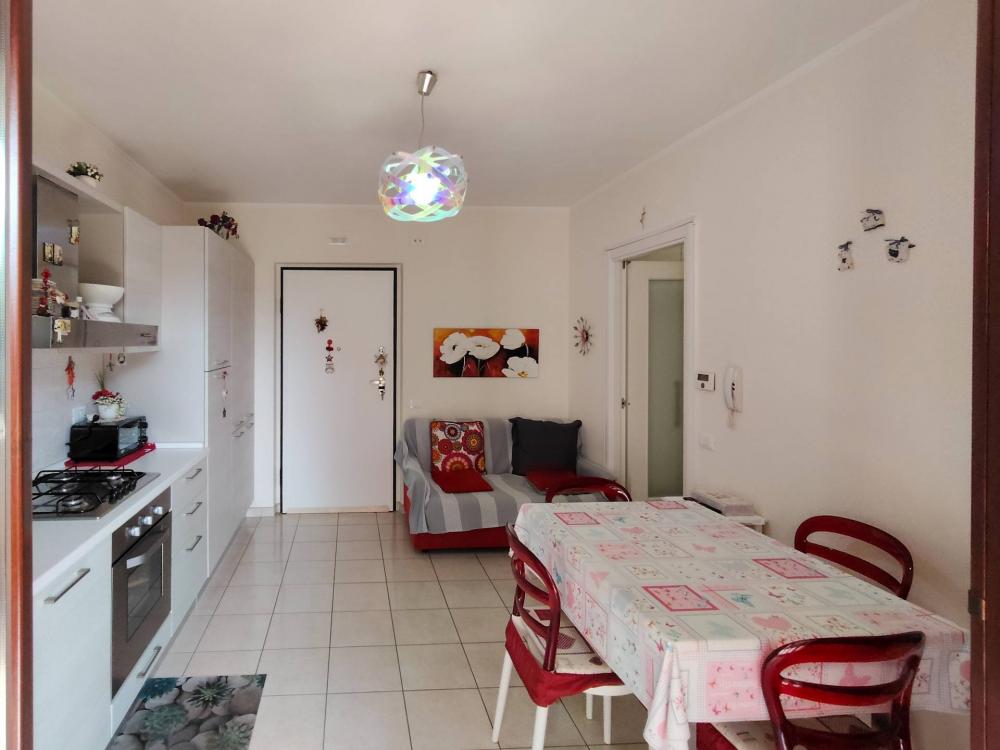 appartamento in vendita a Montecosaro in zona Borgo Stazione