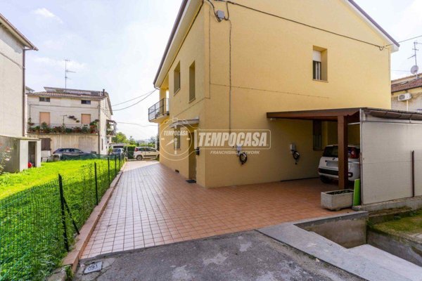 appartamento in vendita a Montecosaro in zona Borgo Stazione