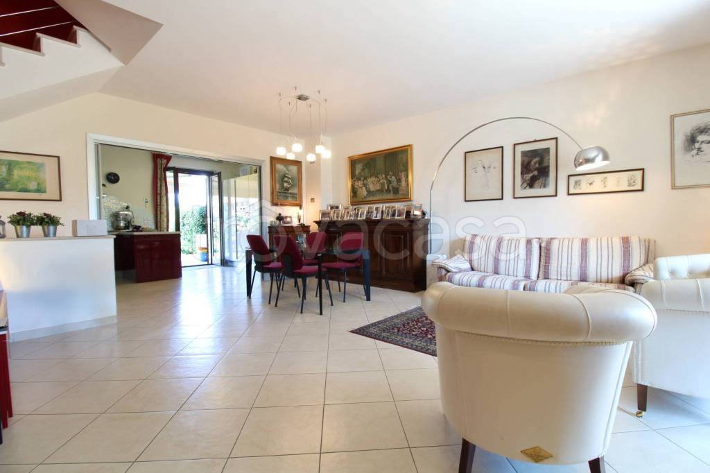 appartamento in vendita a Montecosaro in zona Borgo Stazione