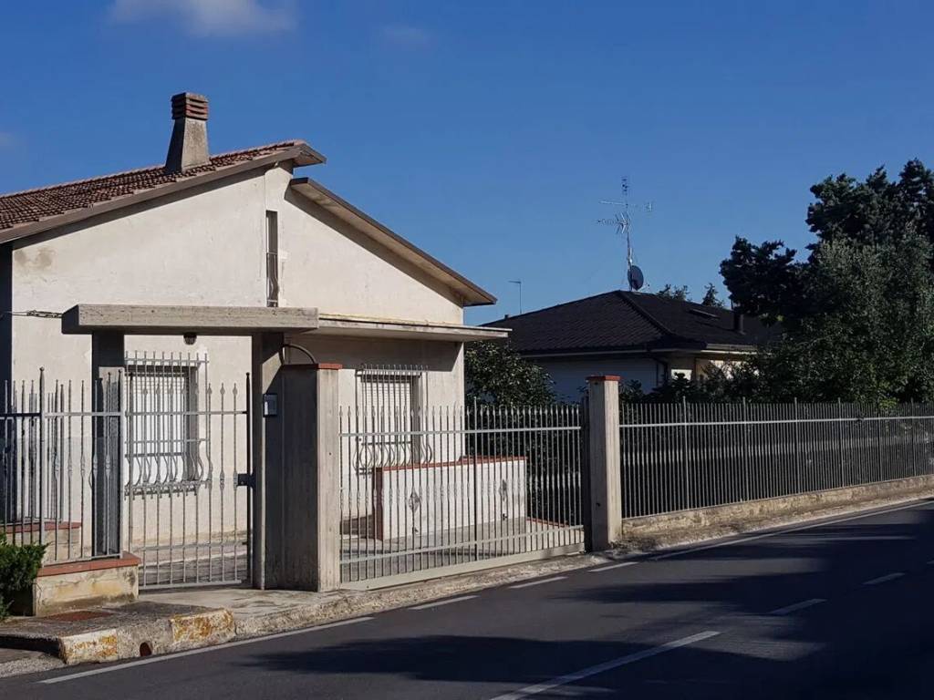 casa indipendente in vendita a Montecosaro