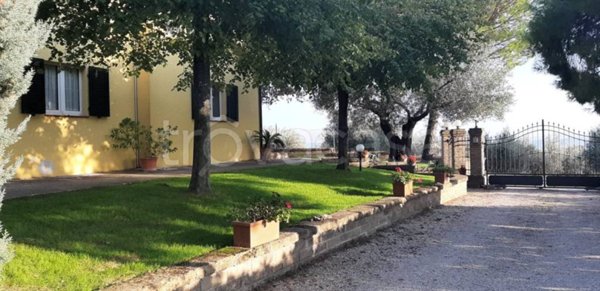 casa indipendente in vendita a Montecosaro in zona Borgo Stazione