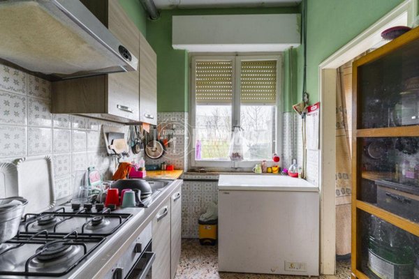 appartamento in vendita a Montecosaro in zona Borgo Stazione