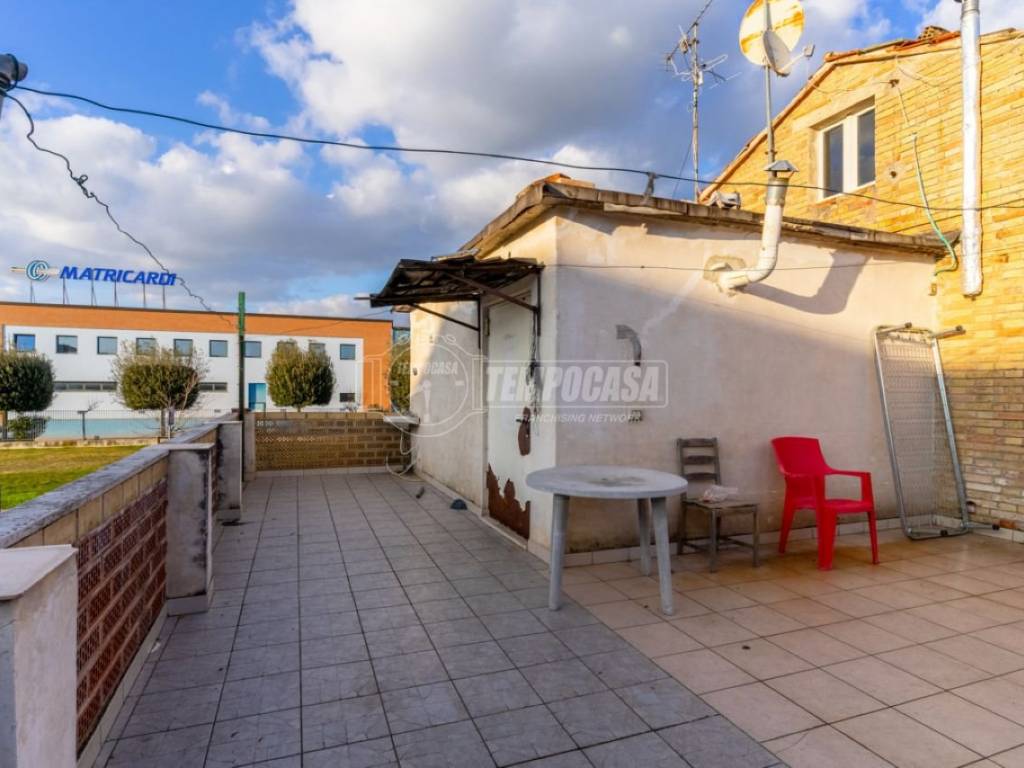 casa indipendente in vendita a Montecosaro in zona Borgo Stazione