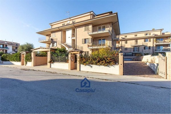 appartamento in vendita a Montecosaro in zona Borgo Stazione