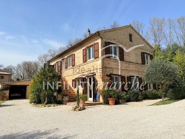 casale in vendita a Montecosaro