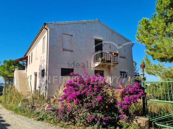 quadrivano in vendita a Montecosaro