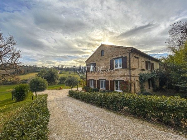 casa indipendente in vendita a Montecosaro