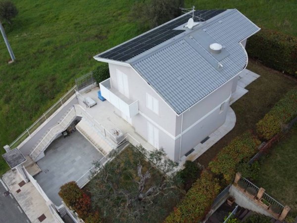 casa indipendente in vendita a Montecosaro