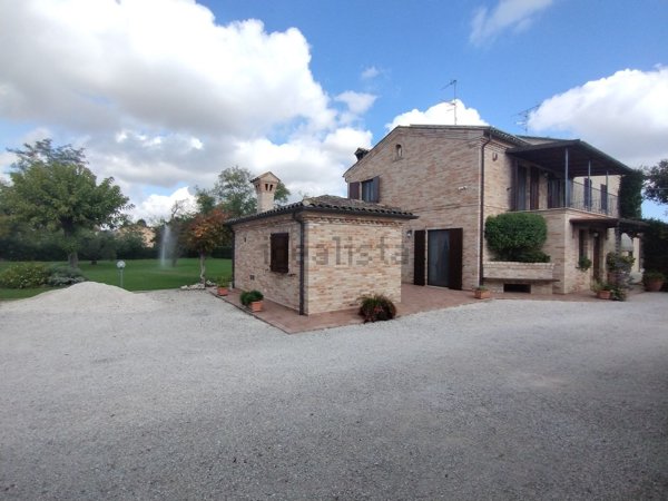 casa indipendente in vendita a Montecosaro in zona Borgo Stazione