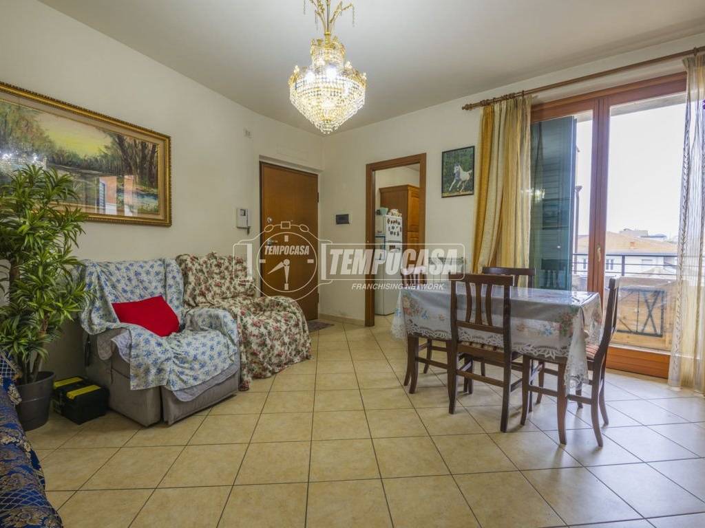 appartamento in vendita a Montecosaro in zona Borgo Stazione