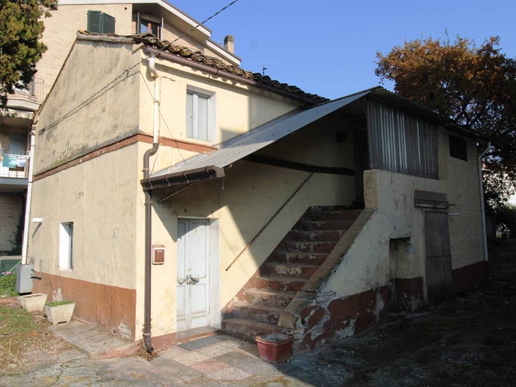 casa indipendente in vendita a Montecosaro in zona Borgo Stazione
