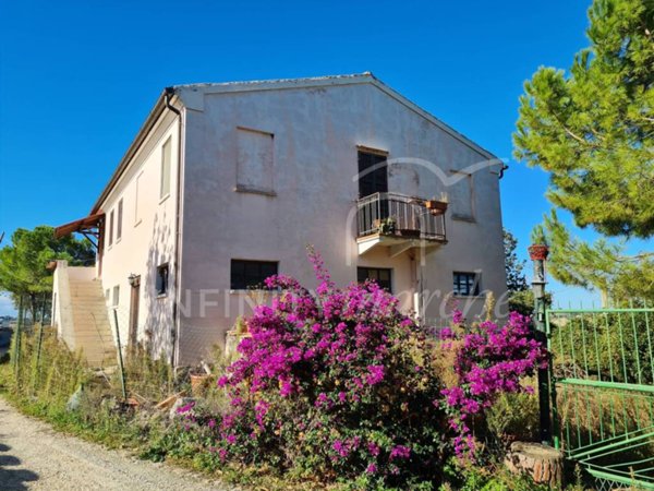 casa indipendente in vendita a Montecosaro