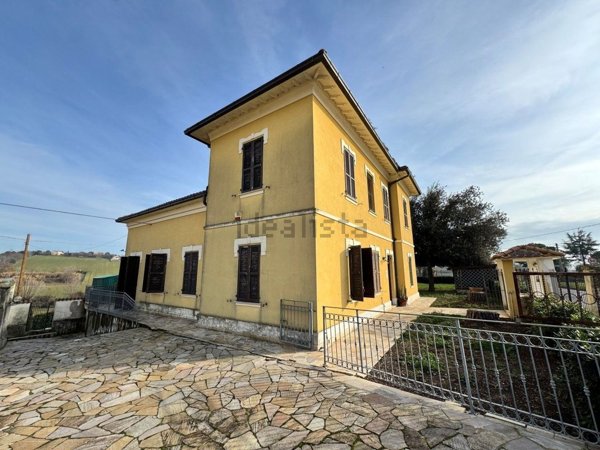 casa indipendente in vendita a Montecosaro