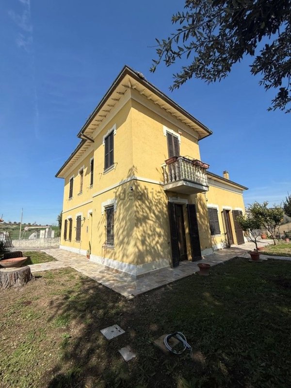 casa indipendente in vendita a Montecosaro
