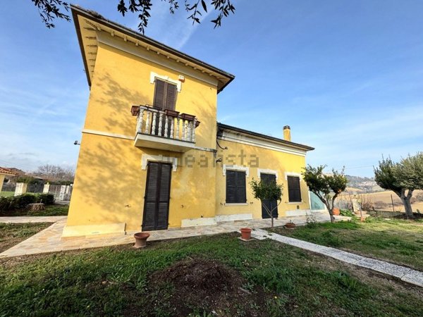 casa indipendente in vendita a Montecosaro