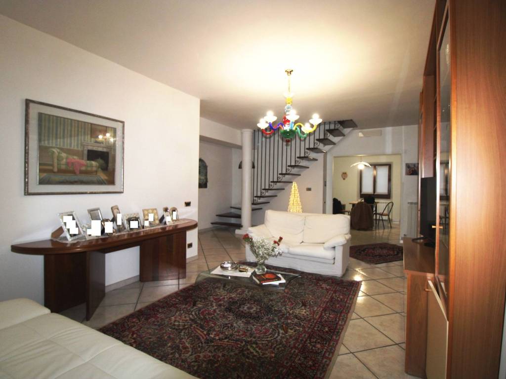 appartamento in vendita a Montecosaro in zona Borgo Stazione