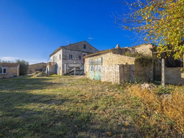 casa indipendente in vendita a Montecosaro in zona Borgo Stazione