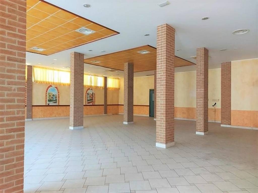 locale commerciale in vendita a Montecosaro
