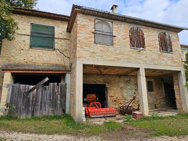 casa indipendente in vendita a Montecosaro