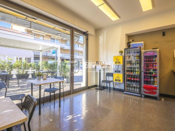 negozio in vendita a Montecosaro in zona Borgo Stazione