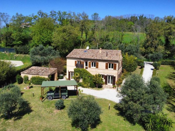 casa indipendente in vendita a Montecosaro