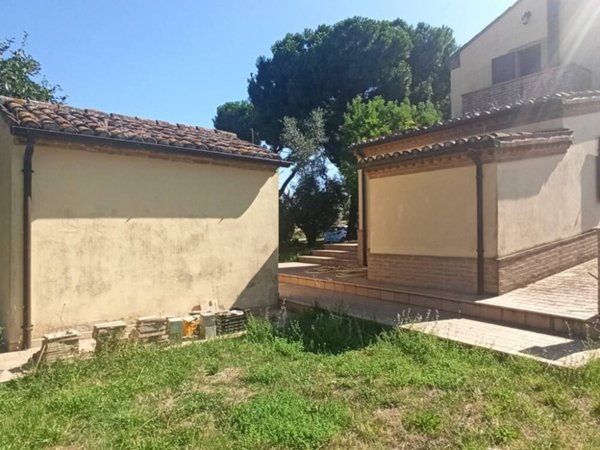 casale in vendita a Montecosaro