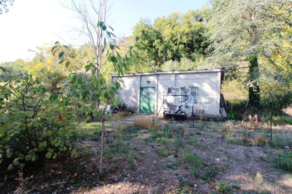 locale commerciale in vendita a Montecosaro