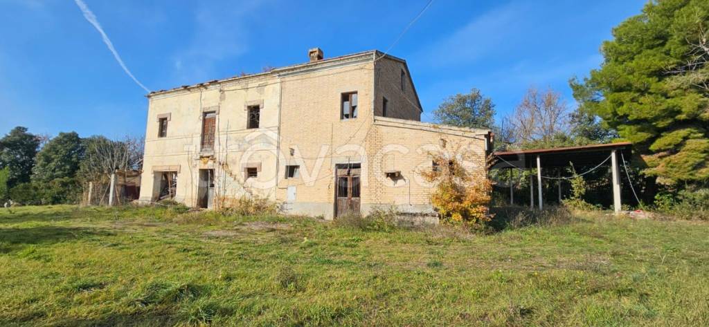 casa indipendente in vendita a Montecosaro in zona Borgo Stazione