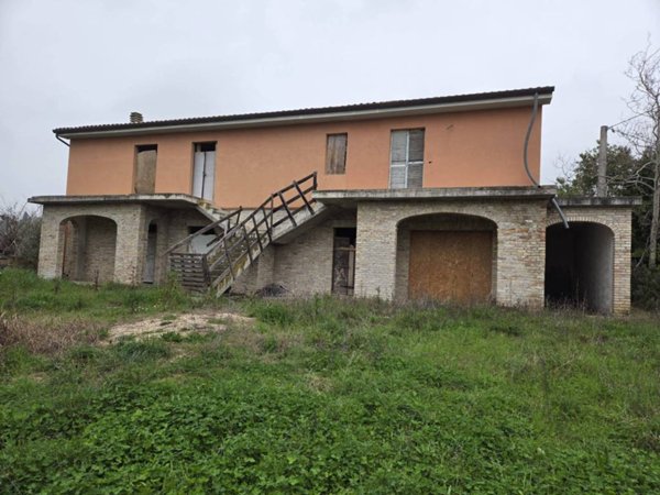 casa indipendente in vendita a Montecosaro in zona Borgo Stazione