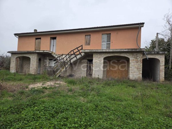 casa indipendente in vendita a Montecosaro in zona Borgo Stazione