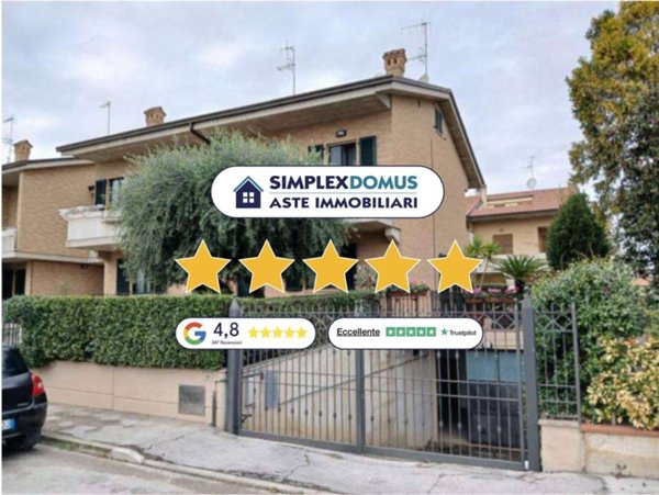 appartamento in vendita a Montecosaro in zona Borgo Stazione