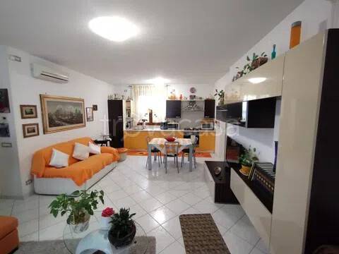 appartamento in vendita a Montecosaro in zona Borgo Stazione