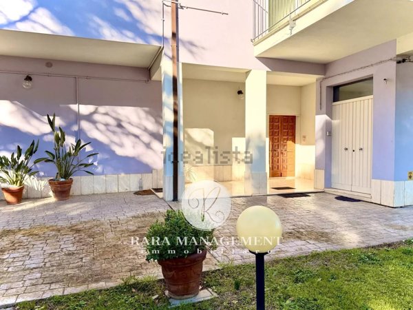 appartamento in vendita a Montecosaro in zona Borgo Stazione