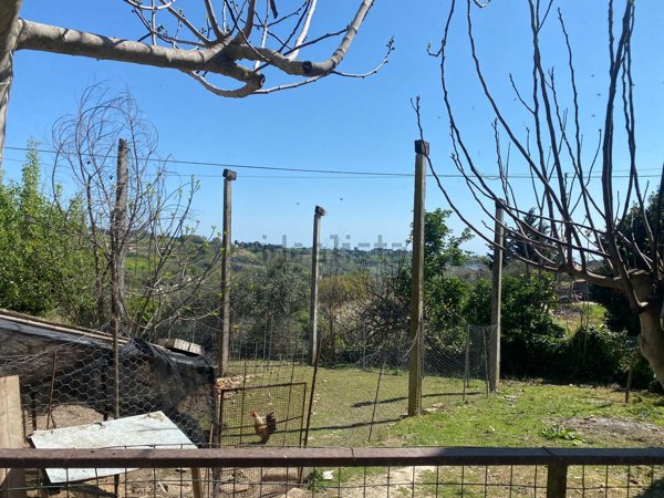 casa indipendente in vendita a Montecosaro