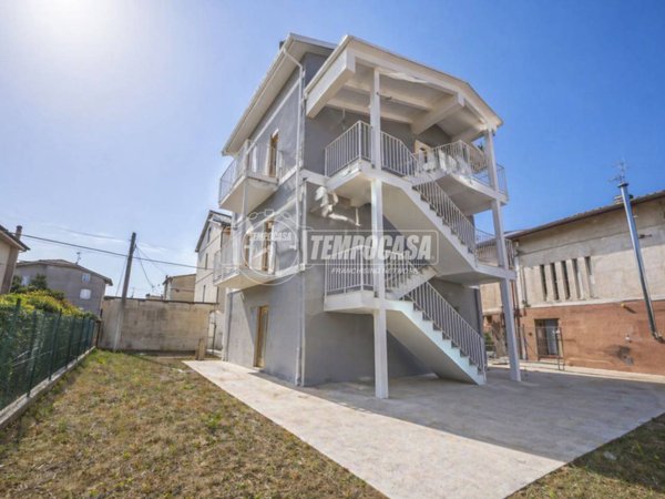 casa indipendente in vendita a Montecosaro in zona Borgo Stazione