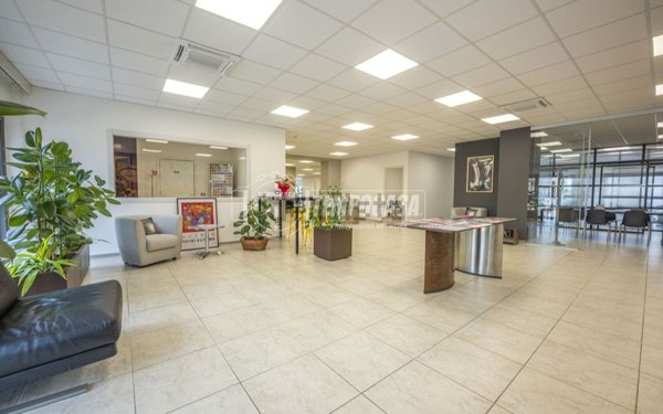 ufficio in vendita a Montecosaro in zona Borgo Stazione