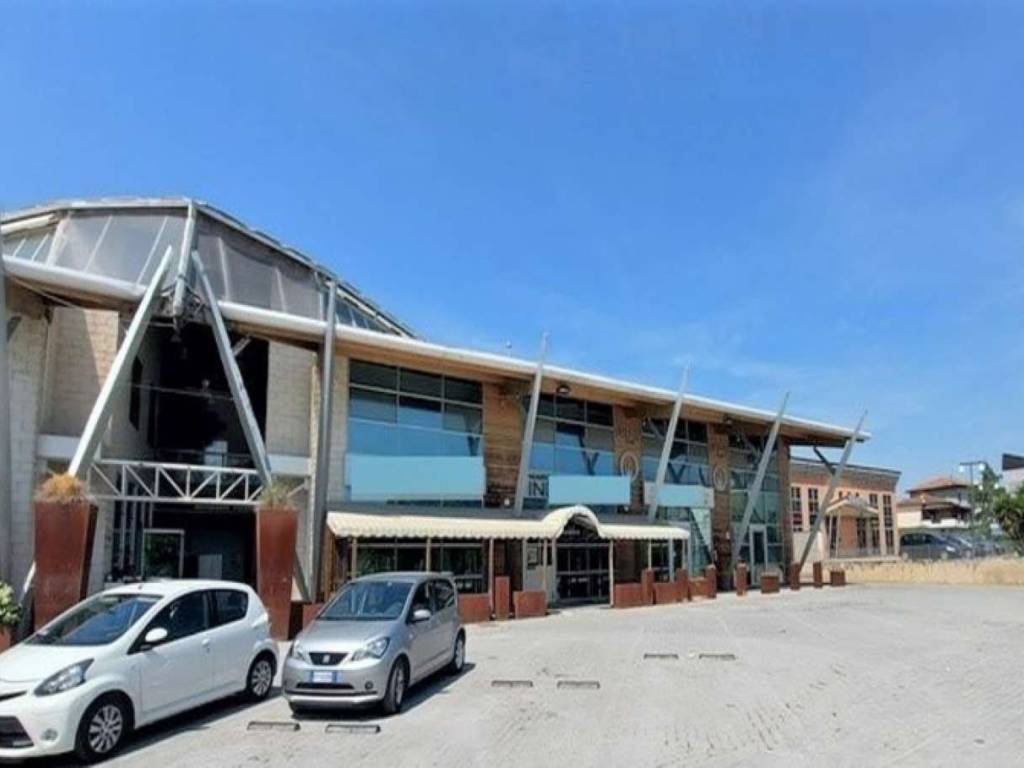 negozio in vendita a Montecosaro in zona Borgo Stazione