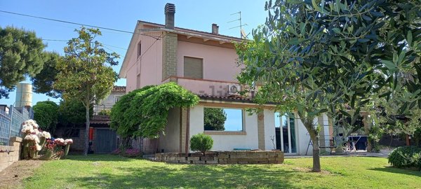 casa indipendente in vendita a Montecosaro