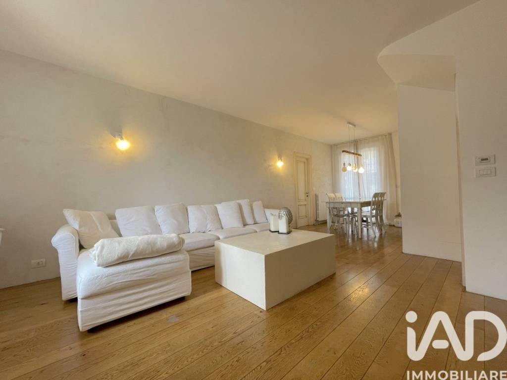 casa indipendente in vendita a Montecosaro in zona Borgo Stazione