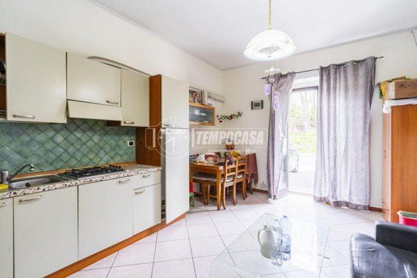 appartamento in vendita a Montecosaro in zona Borgo Stazione