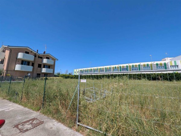 casa indipendente in vendita a Montecosaro in zona Borgo Stazione